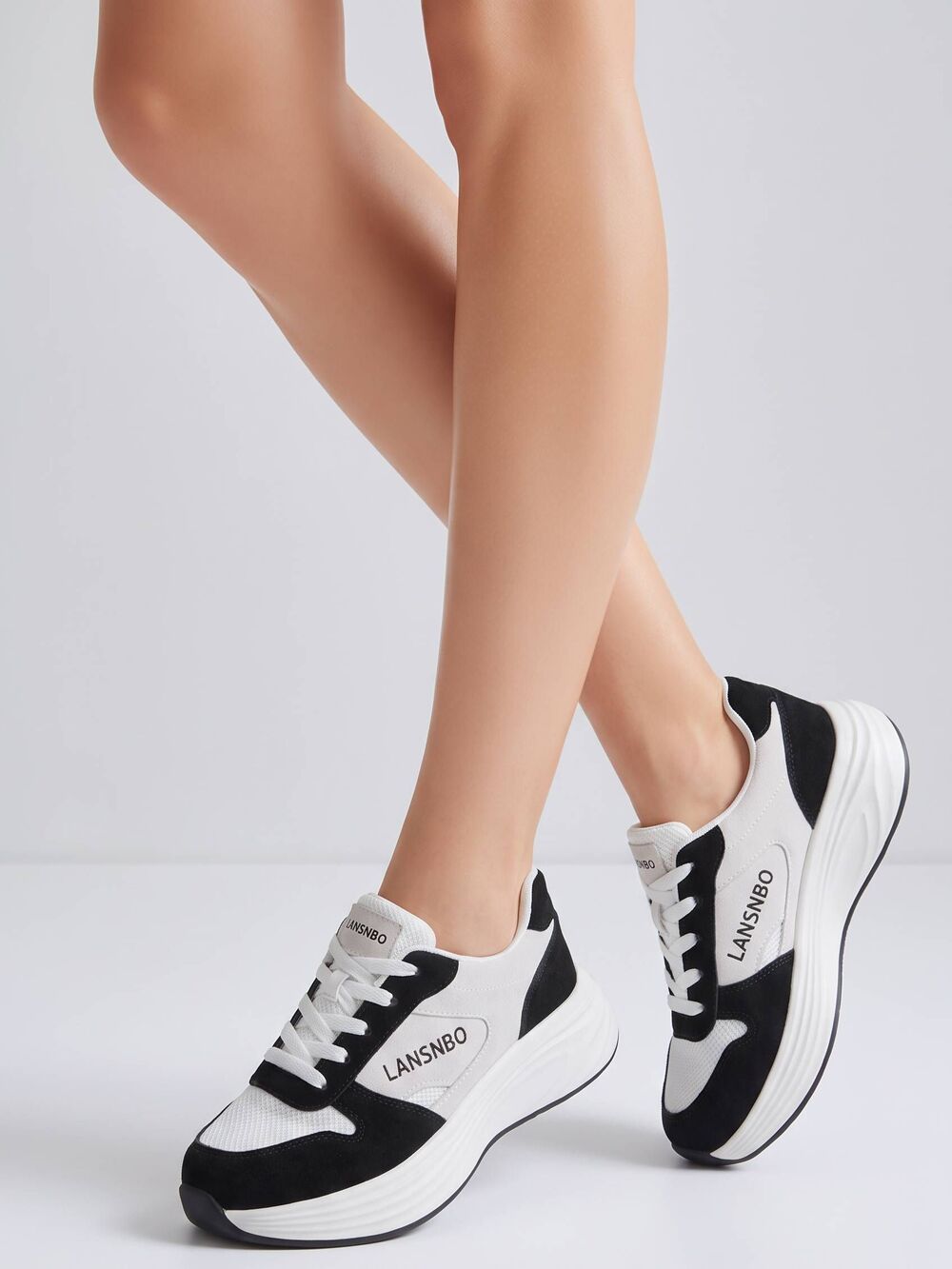 🩵NIB Black & White Cushioned Cross-Training Athletic Shoes Size 8